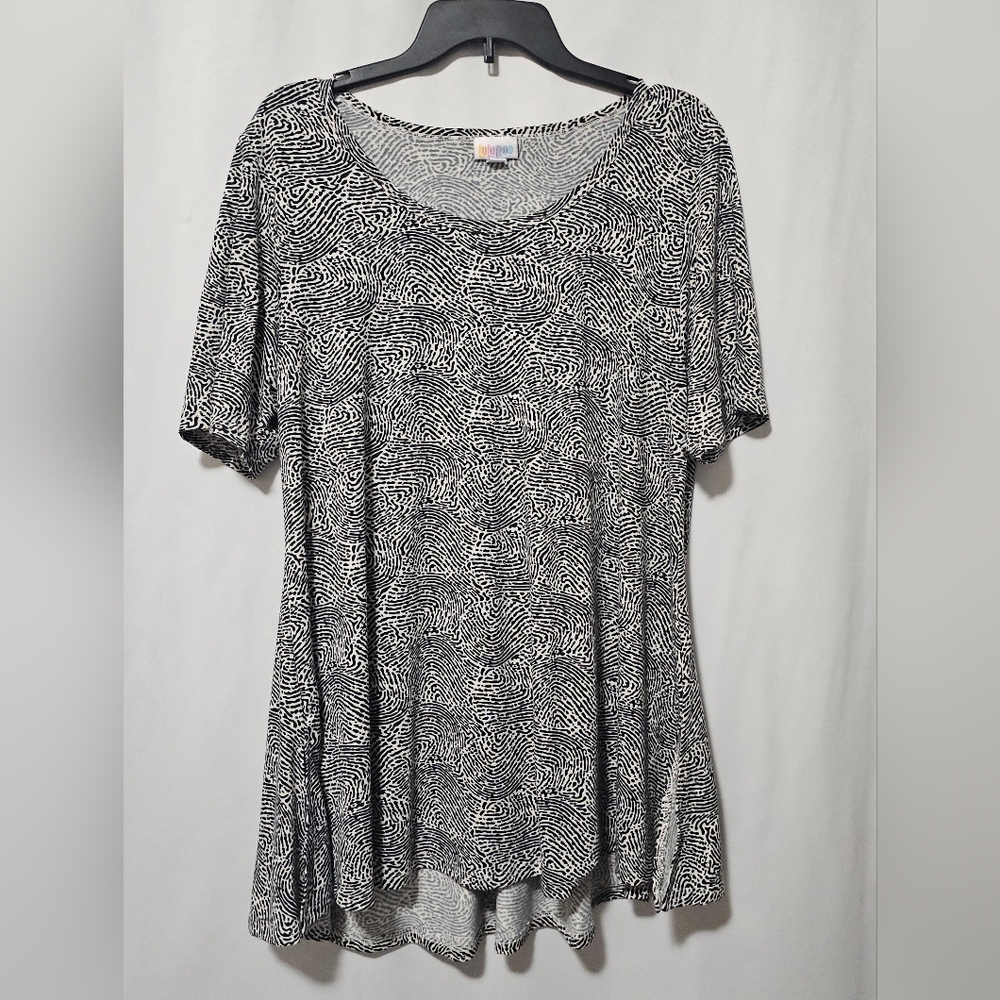 LuLaRoe Simply Comfoetable Shirt